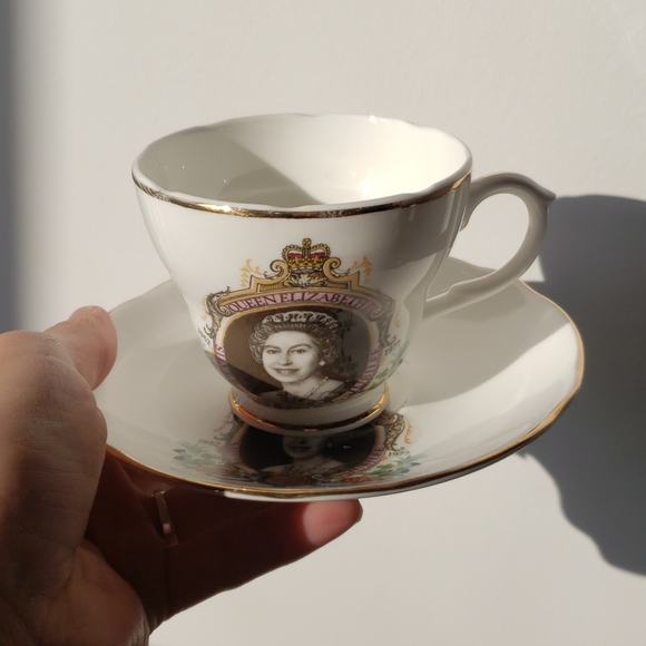 collectors queen elisabeth bone china